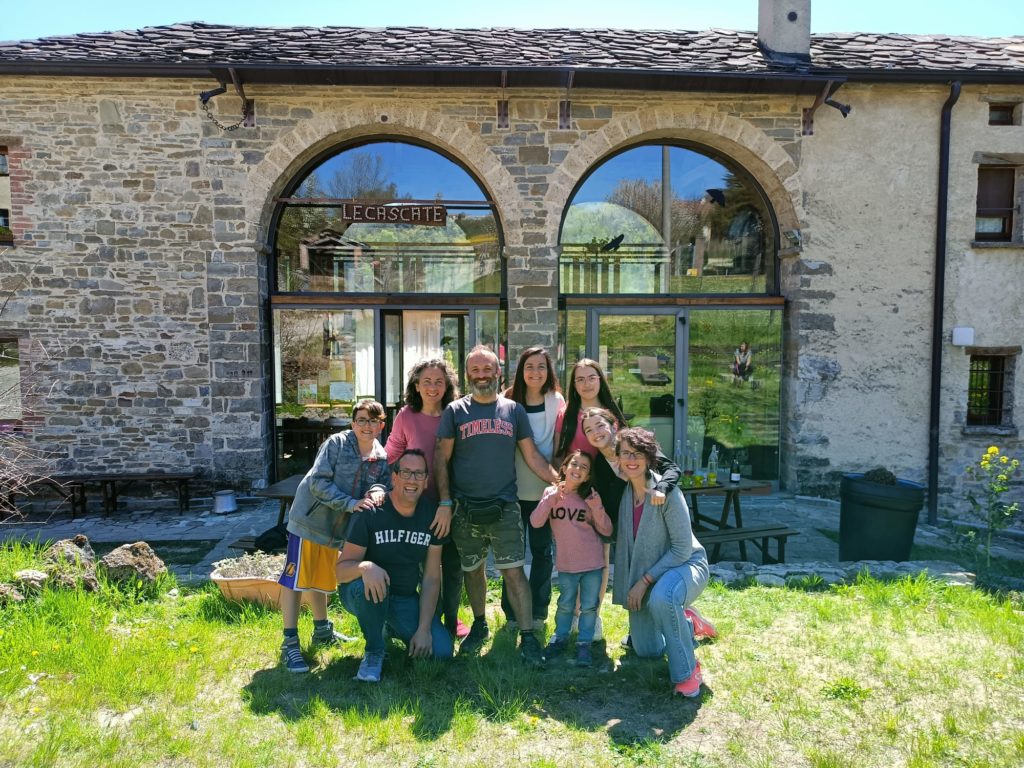 Foto di gruppo per le Cascate della creatività val Perino